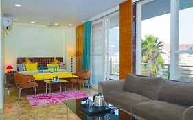 Lime Tree Hotel 32Nd Avenue Nh-8 Gurgaon Near Sector 29- Fully Vaccinated Staff